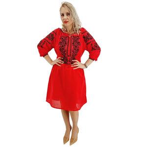 Las mujeres bordadas de manga larga usan hasta la rodilla bordado exclusivo vestido Ucraniano - Product Image 4