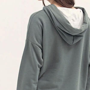 เสื้อฮู้ดผู้หญิงสำหรับฤดูหนาว ผ้าฝ้ายฟลีซ 100% คอวี ดีไซน์ตัดข้าง ระบายอากาศได้ดี ไม่เป็นขุย - Product Image 6