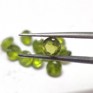 พลอยเทียมเจียระไนแบบหลวมสีเขียว8ชิ้น5มม. 4.75cts รูปทรงกลม $เรา4.75 - Product Image 3