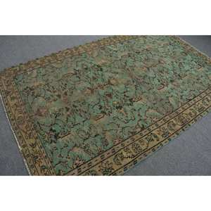 Tapis turc vintage de 5.6x8,9 pieds tissé à plat en laine beige verte avec motif patchwork style aubusson pour les décorations de salon - Product Image 2