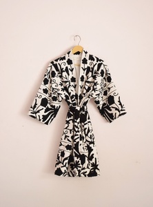 Robe kimono courte matelassée pour femme en coton brodé Suzani à imprimé floral, anti-plis, coupe trapèze, style plage - Product Image 6