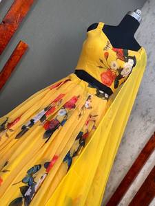 Belle fleur imprimé Lehenga Choli avec Dupatta en couleur jaune pour Haldi fonction indienne traditionnelle Haldi tenue mariées - Product Image 6