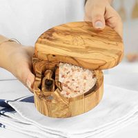 Salière ovale artisanale en bois d'olivier tunisien, style rustique vintage méditerranéen, avec couvercle pivotant, sculptée à la main, de qualité supérieure.