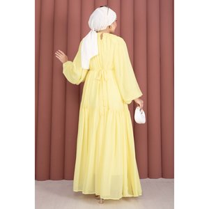 Vestido Amarillo de Gasa con Corte en A, Cinturón con Detalle Fruncido y Estilo Modesto - Product Image 5