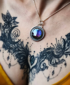 Pendentif rond en argent sterling fait à la main bijoux en Labradorite violette cadeau unique pour son look vintage élégant Design Artisan - Product Image 3