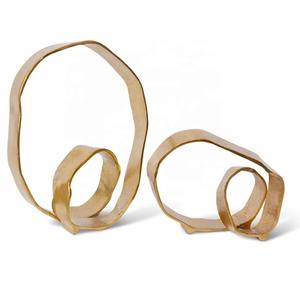 Objeto de mesa con acabado de oro antiguo decorativo, pieza central artística para oficina en casa de lujo y estilo interior atemporal - Product Image 3