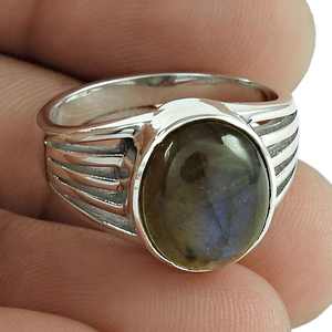 Anillo Bohemio Clásico y Hecho a Mano de Plata de Ley 925 con Piedra Preciosa de Labradorita de Corte Ovalado, Joyería Perfecta para Mujeres y Hombres - Product Image 1