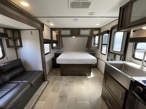 Mini Caravana Moderna Ligera Más Vendida de 2021, Remolque Camper 1805RB 4x4, con Capacidad para 4 Personas, Carga Útil de 2000 kg, Color Personalizable - Product Image 4