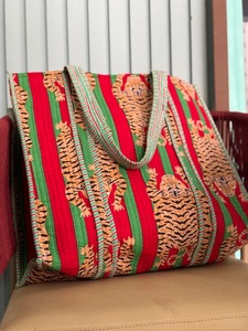 Sac fourre-tout en tissu de coton imprimé animal pour femmes Le Souvenirs, doublure en toile, fermeture éclair, poches intérieures, taille 18 pouces, vintage - Product Image 3