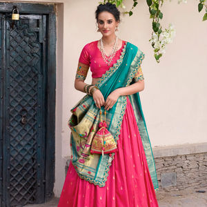 Lehenga Choli Premium con Bordado y Lentejuelas para Festivales - Product Image 1