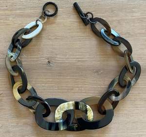 Collar de Cadena de Eslabones de Cuerno de Búfalo Hecho a Mano para Mujer, Estilo Animal, Impermeable, Técnica Pulida, Venta al por Mayor por HF Crafts - Product Image 4