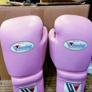 Nouveaux gants de boxe gagnants de haute qualité personnalisés en cuir de vachette d'origine également avec logo personnalisé et toutes les couleurs et oz disponibles - Product Image 4
