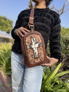 Nuevo Bolso de Hombro de Cuero Hecho a Mano, Bolso de Viaje Elegante y Moderno, Piel con Pelo, Fácil de Llevar, Multiusos - Product Image 6