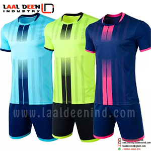 Vente en gros, impression par Sublimation, manches courtes et pantalon en polyester, chemises à séchage rapide, logo personnalisé de Football - Product Image 5