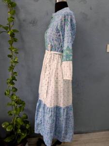 เสื้อผ้าฝ้ายแท้พิมพ์ลายดอกไม้แบบอินเดีย งานแฮนด์เมด ขายดีรุ่นใหม่ ผ้าลูกไม้ทอ น้ำหนักเบา เหมาะสำหรับฤดูร้อน คอวี ติดกระดุม ช่วงเอวธรรมชาติ - Product Image 6