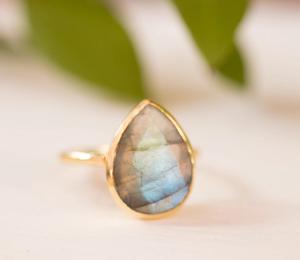 Bague en labradorite faite à la main, plaquée or 18 carats, bijoux fantaisie, pierre précieuse labradorite, bijoux pour femmes, bague de mariage, cadeau pour femmes - Product Image 4