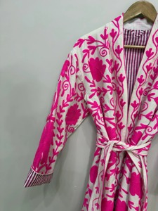 Bata de felpa para mujer con bordado floral, manga larga, cuello mandarín, suave, informal, para primavera, lavable a máquina - Product Image 4