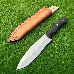 Couteaux en acier au carbone faits à la main à lame fixe avec logo personnalisé avec manche en bois d'olivier et fourreaux couteau - Product Image 1