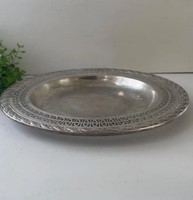 Assiette de présentation en métal, assiette de service en métal raffiné, qualité supérieure, finition martelée mate argentée, mariage, fabrication artisanale, classique