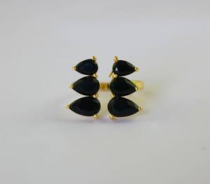 แหวนพลอยออนิกซ์ดำทำมือ ชุบทอง 14k บนทองเหลือง แหวนปรับขนาดได้สำหรับผู้หญิง - Product Image 2