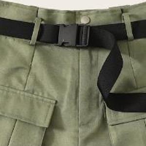 Pantalones cortos cargo ajustables sueltos y transpirables para mujer en verano, pantalones cortos de tinte verde para mujer, pantalones cortos cargo ajustables con cinturón para mujer - Product Image 5