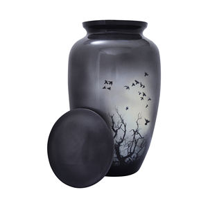 Pot d'urne décoratif artisanal Shubham pour porte-cendres de crémation Articles faits à la main par Traditional - Product Image 1