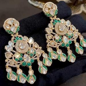 Pendientes de Moissanita de Diseño de Alta Calidad con Acabado Dorado, Modernos y Elegantes para Mujer, para Bodas, Colección para Mujer - Product Image 1