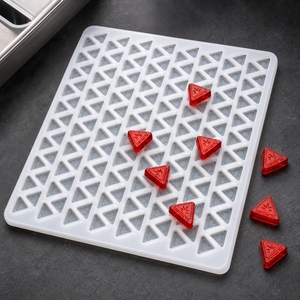 Molde de silicona triangular elevado para la producción de gomitas con pectina y gelatina, silicona de cavidades lisas, diseño universal para depositores - Product Image 4