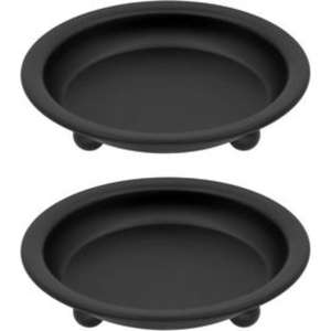 Bougeoir en fer unique avec une finition métallique vieillie et des motifs décoratifs pour un accessoire de maison accrocheur et intemporel - Product Image 1