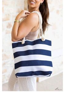 Sac fourre-tout en toile avec poignée en corde nautique, motif rayé bleu marine audacieux, bleu marine et blanc, écologique, réutilisable, sac de plage avec poignée en corde - Product Image 2