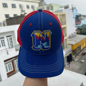 Logotipo personalizado bordado gorras de béisbol de 6 paneles para hombres gorra deportiva mezcla Azul Rojo con cierre de plástico diseño de alta calidad - Product Image 1