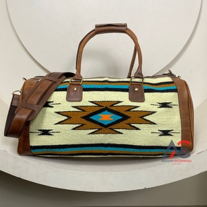 2025 accesorios de viaje bolsas de viaje al aire libre manta de sillín personalizada bolsa de Gimnasio Deportivo para mujeres bolsas de lona de cuero genuino bolsas de noche - Product Image 1