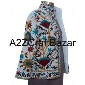 Veste bomber en coton brodée Suzani faite à la main en Inde, veste vintage florale d'hiver bohème écologique à col en V pour femmes - Product Image 4