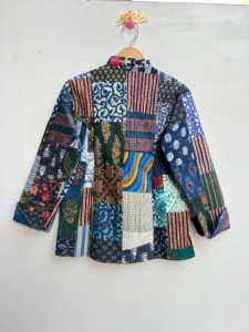 เสื้อโค้ทเย็บมือถักคอวีปิดกระดุมสองแถวงานเย็บปะสั้นของผู้หญิงเสื้อโค้ทเย็บมือสไตล์วินเทจทำด้วยมือ - Product Image 5