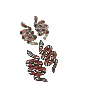 Boucles d'oreilles en perles de rocaille en forme de larme de football, faites à la main, pour les fans de sport, les joueurs, les jours de match, bijoux de mode - Product Image 4