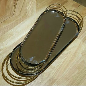 Bandeja Creativa de Acero Inoxidable Brillante Hecha a Mano para Servir o Exhibir en el Hogar - Product Image 1