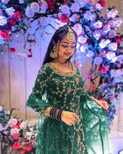 Belle couleur verte Georgette Lehenga Choli robe avec broderie lourde et lourde Georgette dentelle travail Net Dupatta femmes - Product Image 1