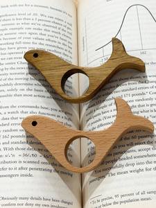 Ouvre-livre en bois massif poli naturel, outil de maintien des pages durable et confortable pour les lecteurs et les étudiants - Product Image 3