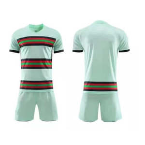 Tenue de football durable pour clubs, académies, écoles et équipes adultes - Couleurs/logos personnalisés, Spandex/Polyester, réutilisable et longue durée - Product Image 1