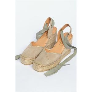 Alpargata cerrada con tacón de cuña alto - Product Image 2