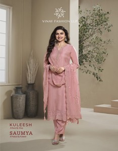 Élégant costume Vinay Kuleesh Saumya Salwar avec belle broderie et travail Zarkhan parfait pour les mariages et les fêtes - Product Image 4