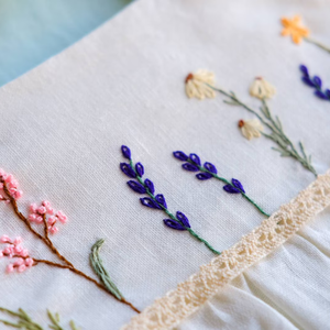 Vestido de lino suave bordado a mano para niñas, estilo informal para el primer cumpleaños de niños pequeños, OEM hecho en Vietnam - Product Image 2