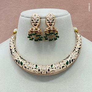 Ensemble de collier élégant plaqué or de haute qualité de créateur avec boucles d'oreilles pour la collection de vêtements de mariage et de fête pour femmes ou filles - Product Image 1