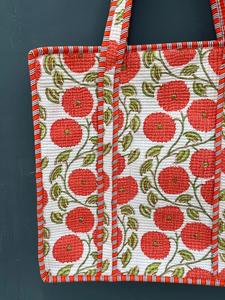 Bolsa de Mano de Algodón Acolchada con Estampado Floral Rojo, con Correa para el Hombro, Hecha a Mano, Moderna, Bolsa de Viaje con Bolsillo - Product Image 4