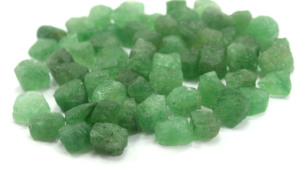 25 piezas de gemas sueltas de cuarzo fresa de 10-12 MM, Color verde natural genuino sin tratar, bonita coloración y autenticidad - Product Image 2