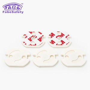 Cubiertas de toma de corriente eléctrica con cierre automático, placa de corazón blanca, enchufes de pared multifunción a prueba de niños, toma de pared de seguridad para bebés - Product Image 2