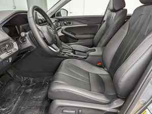 Integra FWD 4 portes berline 2024 d'occasion en excellent état, connue pour allier luxe et performances sportives. Frais accidentel. - Product Image 5