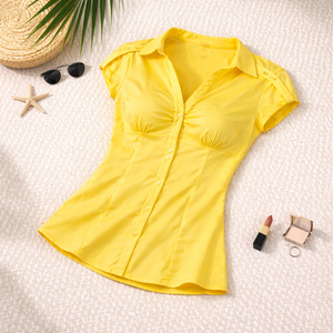 Haut jaune à manches courtes et col mandarin, coupe droite, devant orné de boutons, deux poches plaquées - Product Image 1