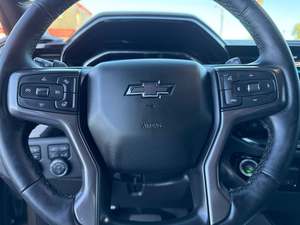 Chevrolet Silverado 1500 ZR2 Crew Cab 4WD Usada del 2023 - Product Image 4