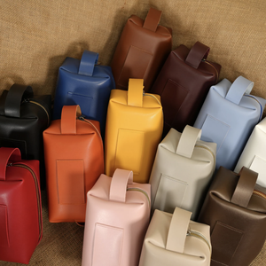 Neceser de Cuero Personalizado, Bolsa de Aseo Hecha a Mano - Product Image 4